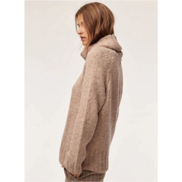 Aritzia Alpaca Blend Plutarch Turtleneck Sweater Size M Taupe Cozy Oversized - Picture 4 of 15